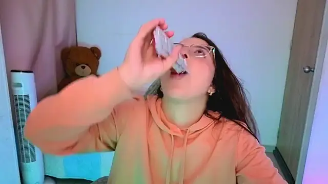  alicia z online show from April 7, 6:10 pm