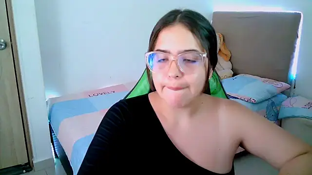  alicia z online show from February 15, 8:45 pm