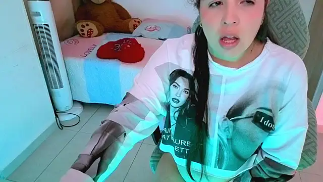  alicia z online show from April 10, 6:15 pm