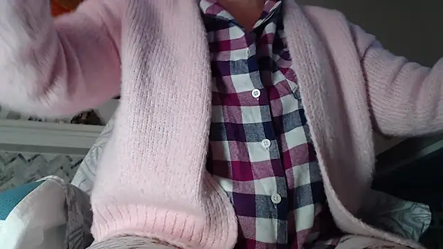 Snapshot of AuroraWillows chatting on February 9, 4:43 am AuroraWillows online show from February 9, 4:43 am