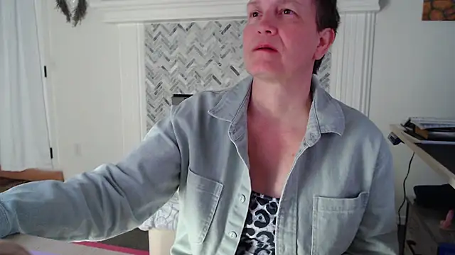 Snapshot of AuroraWillows chatting on February 20, 4:42 am AuroraWillows online show from February 20, 4:42 am