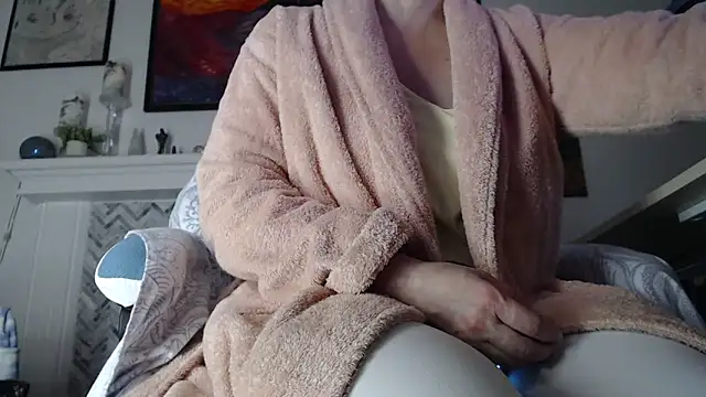 Snapshot of AuroraWillows chatting on February 3, 6:33 am AuroraWillows online show from February 3, 6:33 am