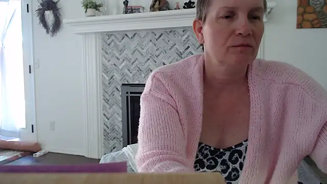 Snapshot of AuroraWillows chatting on February 20, 6:32 pm AuroraWillows online show from February 20, 6:32 pm