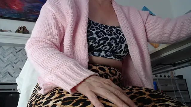 Snapshot of AuroraWillows chatting on February 21, 5:59 pm AuroraWillows online show from February 21, 5:59 pm