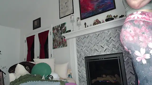 AuroraWillows online show from March 17, 11:53 am