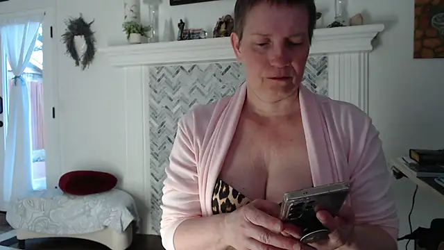 Snapshot of AuroraWillows chatting on February 26, 1:11 pm AuroraWillows online show from February 26, 1:11 pm