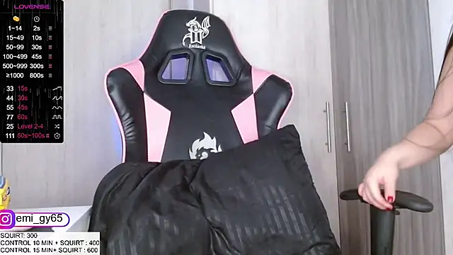 Snapshot of emilyn_grey1 chatting on September 22, 4:57 pm emilyn grey1 online show from September 22, 4:57 pm