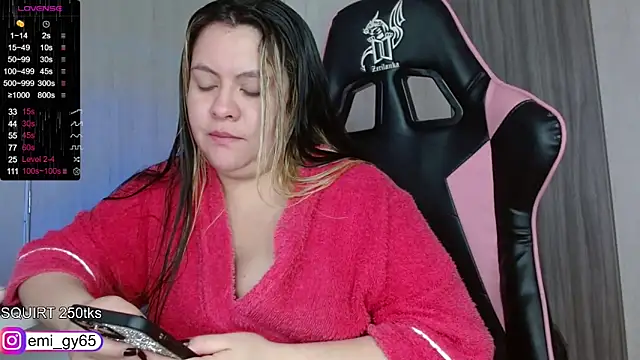 Snapshot of emilyn_grey1 chatting on February 10, 3:55 pm emilyn grey1 online show from February 10, 3:55 pm