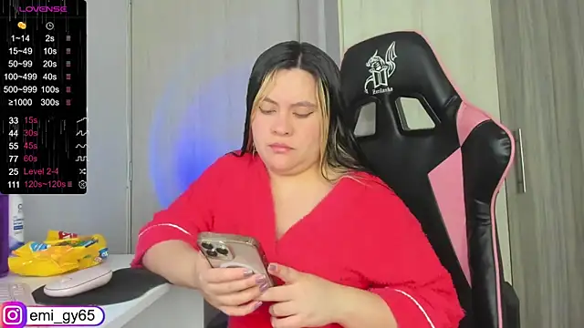 Snapshot of emilyn_grey1 chatting on March 17, 3:50 pm emilyn grey1 online show from March 17, 3:50 pm