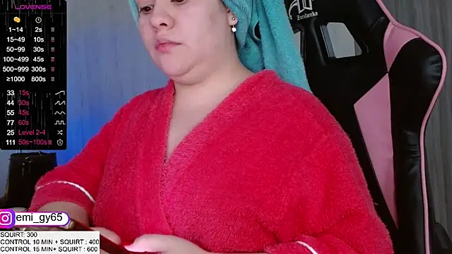 Snapshot of emilyn_grey1 chatting on October 14, 3:45 pm emilyn grey1 online show from October 14, 3:45 pm