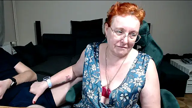 JoannaAndNeighbour online show from February 11, 8:31 pm