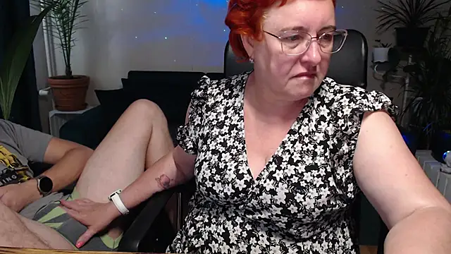 Snapshot of JoannaAndNeighbour chatting on September 9, 9:41 am JoannaAndNeighbour online show from September 9, 9:41 am