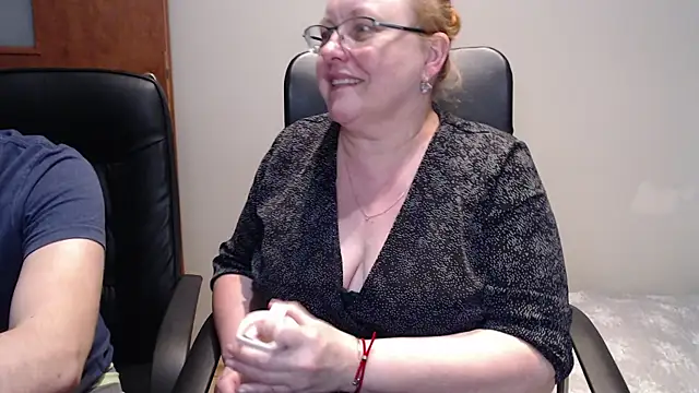 Snapshot of JoannaAndNeighbour chatting on February 9, 11:25 am JoannaAndNeighbour online show from February 9, 11:25 am