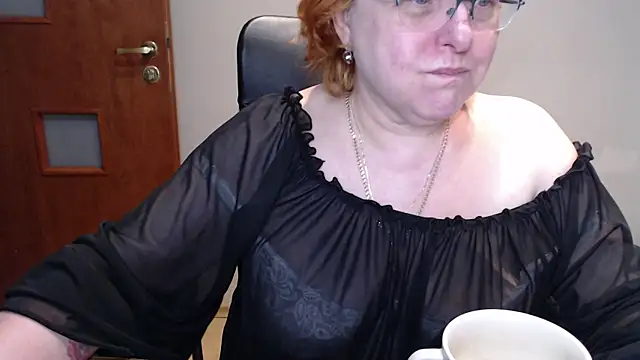 Snapshot of JoannaAndNeighbour chatting on March 12, 9:55 am JoannaAndNeighbour online show from March 12, 9:55 am