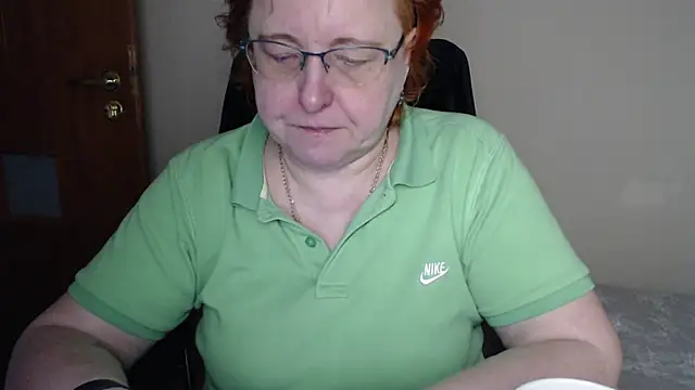 Snapshot of JoannaAndNeighbour chatting on February 26, 8:06 am JoannaAndNeighbour online show from February 26, 8:06 am