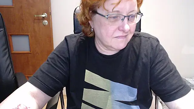Snapshot of JoannaAndNeighbour chatting on February 17, 11:34 am JoannaAndNeighbour online show from February 17, 11:34 am