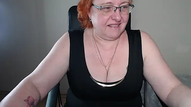 Snapshot of JoannaAndNeighbour chatting on March 7, 10:35 am JoannaAndNeighbour online show from March 7, 10:35 am