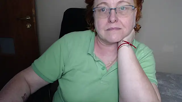 Snapshot of JoannaAndNeighbour chatting on February 26, 2:16 pm JoannaAndNeighbour online show from February 26, 2:16 pm