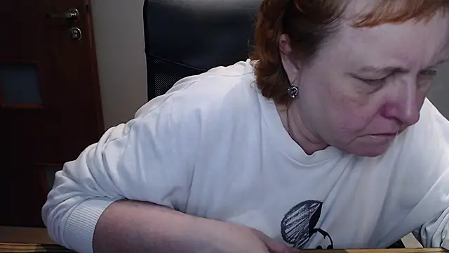 Snapshot of JoannaAndNeighbour chatting on February 15, 12:22 pm JoannaAndNeighbour online show from February 15, 12:22 pm