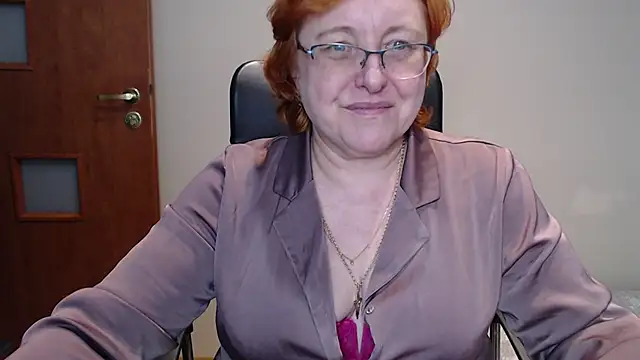 Snapshot of JoannaAndNeighbour chatting on March 8, 7:42 pm JoannaAndNeighbour online show from March 8, 7:42 pm