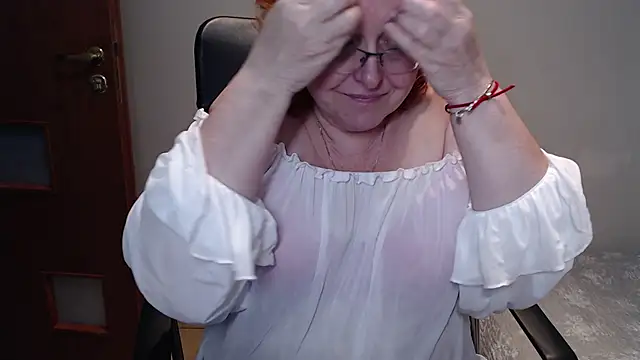 Snapshot of JoannaAndNeighbour chatting on February 6, 10:25 am JoannaAndNeighbour online show from February 6, 10:25 am