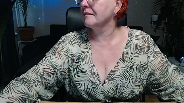 Snapshot of JoannaAndNeighbour chatting on September 10, 7:40 am JoannaAndNeighbour online show from September 10, 7:40 am