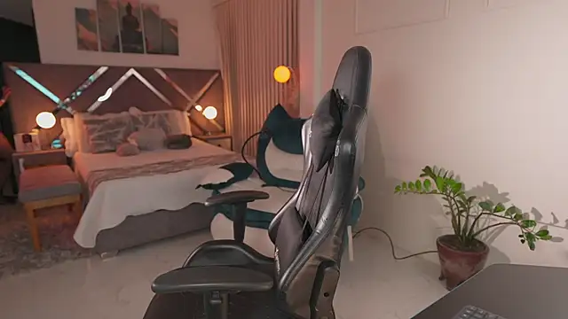 Snapshot of KateOwens chatting on October 25, 10:36 am KateOwens online show from October 25, 10:36 am