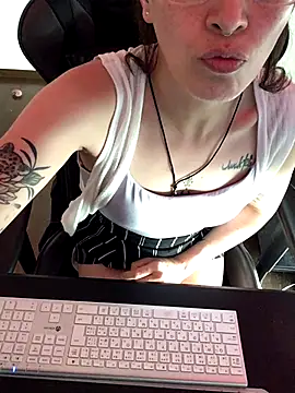 Snapshot of YumieCp chatting on October 9, 2:45 am YumieCp online show from October 9, 2:45 am