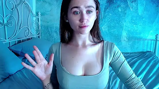 millllina online show from October 31, 1:19 pm