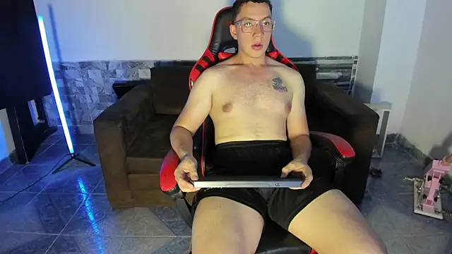 davinalhot online show from April 8, 5:42 am