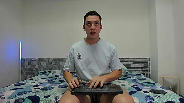 davinalhot online show from April 19, 3:18 am