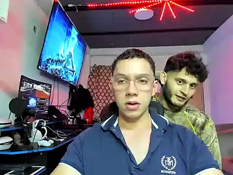 davinalhot online show from April 13, 3:32 am