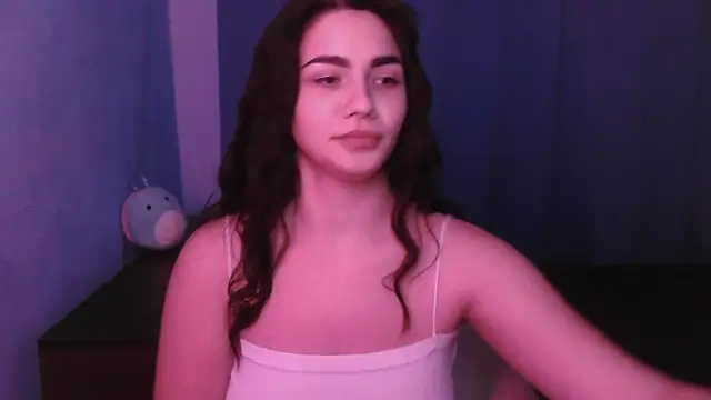 Snapshot of HannahMeid chatting on December 16, 7:54 pm HannahMeid online show from December 16, 7:54 pm