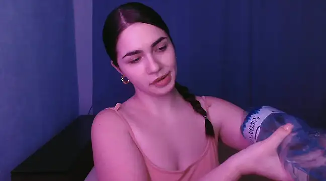 Snapshot of HannahMeid chatting on January 9, 7:40 pm HannahMeid online show from January 9, 7:40 pm