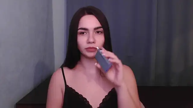 Snapshot of HannahMeid chatting on December 14, 7:36 pm HannahMeid online show from December 14, 7:36 pm
