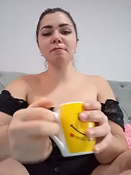 Snapshot of HannahMeid chatting on October 20, 9:32 am HannahMeid online show from October 20, 9:32 am
