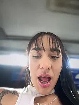 Snapshot of __IRIS__ chatting on January 24, 8:32 pm IRIS online show from January 24, 8:32 pm