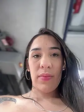 Snapshot of __IRIS__ chatting on February 10, 7:28 pm IRIS online show from February 10, 7:28 pm