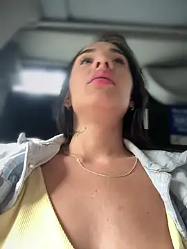 Snapshot of __IRIS__ chatting on February 4, 8:59 pm IRIS online show from February 4, 8:59 pm
