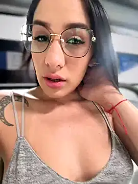 Snapshot of __IRIS__ chatting on October 25, 3:12 pm IRIS online show from October 25, 3:12 pm