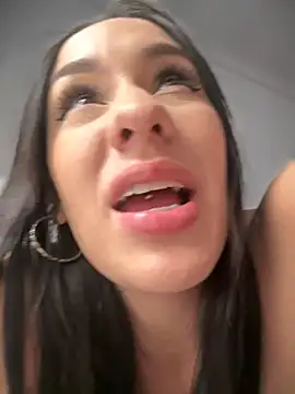 Snapshot of __IRIS__ chatting on November 20, 5:35 pm IRIS online show from November 20, 5:35 pm