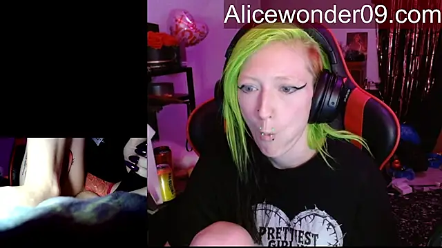 alicewonder09 online show from March 7, 4:30 am