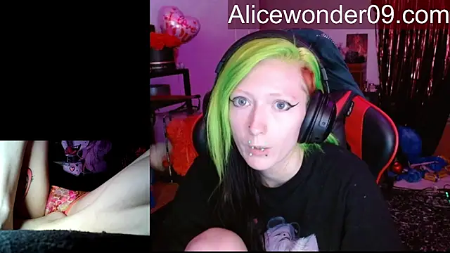 alicewonder09 online show from February 19, 6:10 am