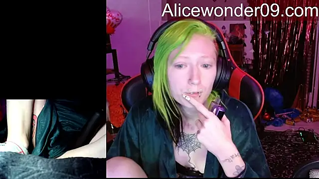 alicewonder09 online show from February 17, 8:11 am