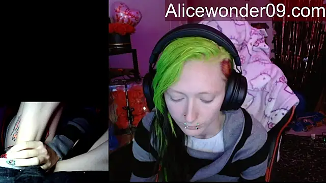alicewonder09 online show from February 15, 5:52 am
