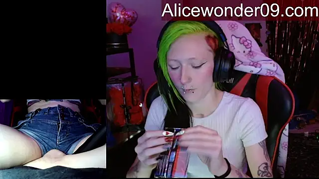 alicewonder09 online show from February 14, 5:29 am