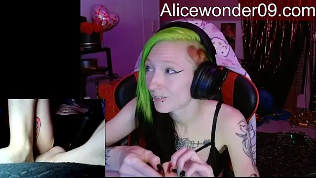 alicewonder09 online show from February 20, 6:19 am