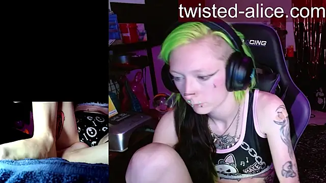 alicewonder09 online show from May 6, 3:10 am