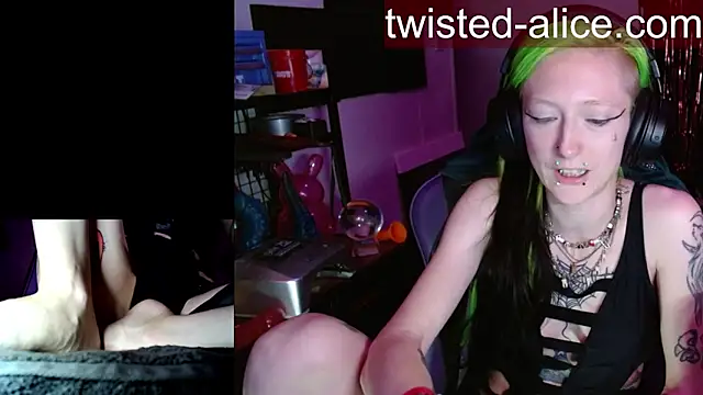 alicewonder09 online show from May 2, 3:56 am