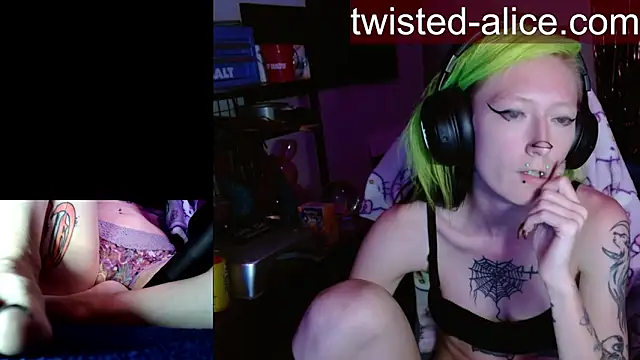alicewonder09 online show from May 18, 3:28 am